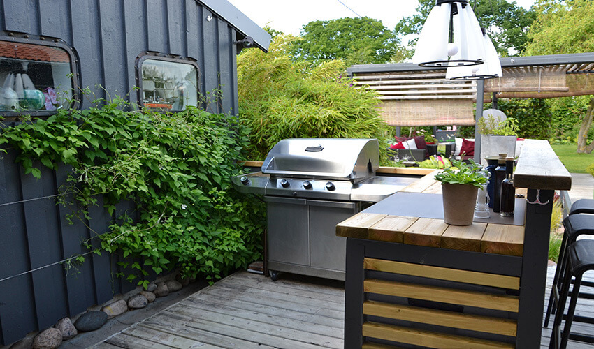 MRA_OUW_OutdoorCookingStation_BlogPhoto_May_20200122 image