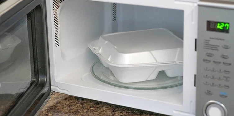 How to Reheat Food Safely with a Microwave 