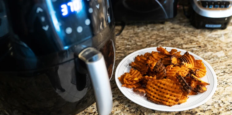 Air fryer with baked cookies